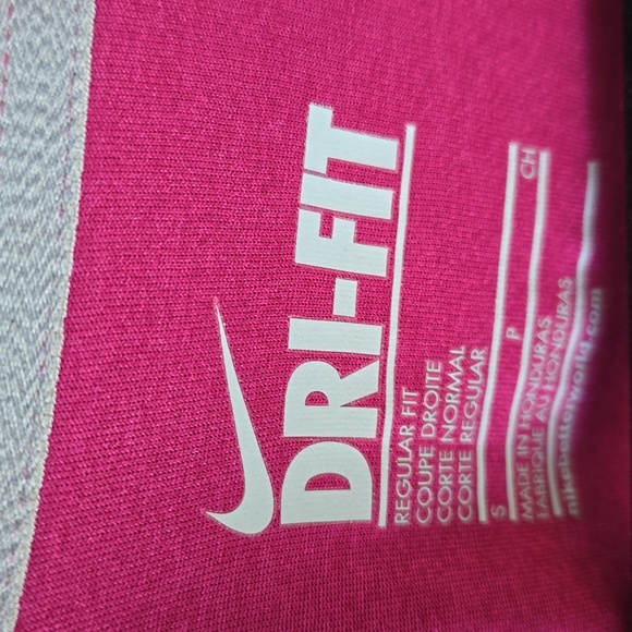 Nike Women's Magenta Long Sleeve Tee, Size Small, New With Tags - Picture 4 of 10